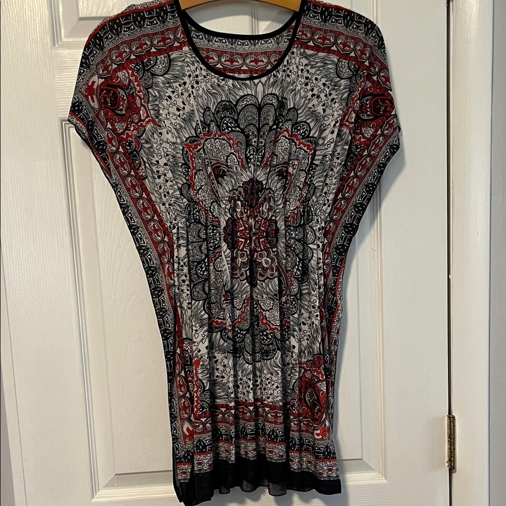 Women's Black and Red Printed Short-Sleeve Tunic Top
